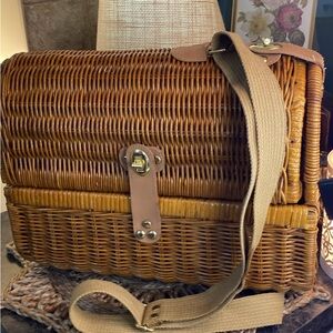 Stylish Tan Wicker Wine and Cheese Bag